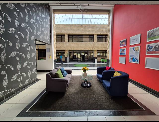 1,832M² OFFICE FOR SALE IN WOODMEAD